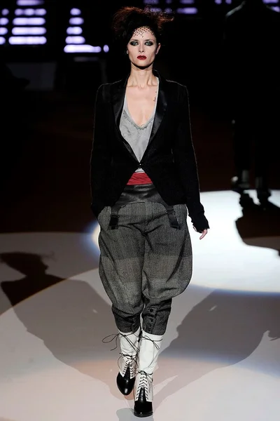 Look 8